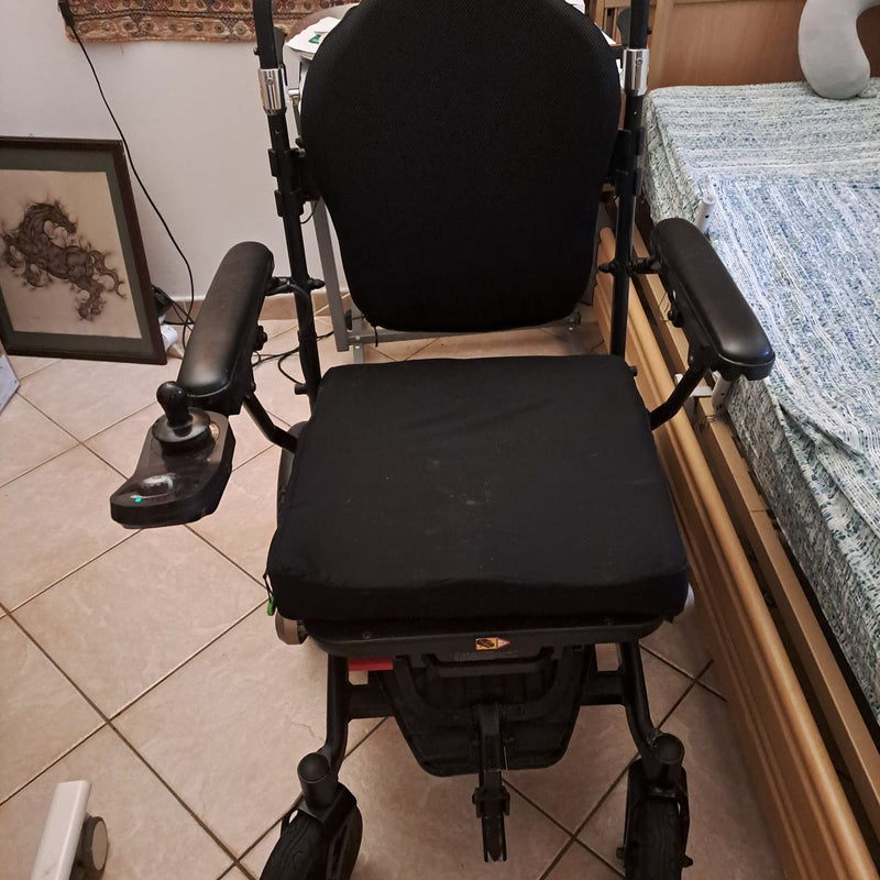 CARROZZINA ELETTRICA PIEGHEVOLE ALBER ERIVO R10 Prezzo richiesto: € 2.500 trattabili