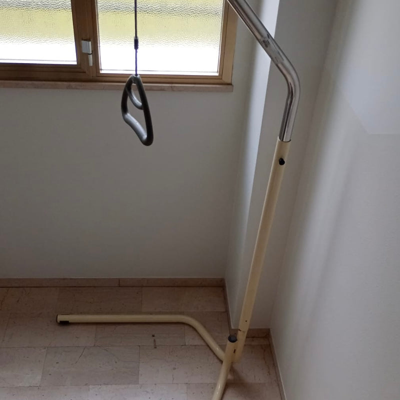 Asta alzapersone da letto/poltrona con base a terra(triangolo incorporato)