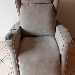 Poltrona relax "Giorgia" con sistema Lift ad alzapersona e 2 motori.